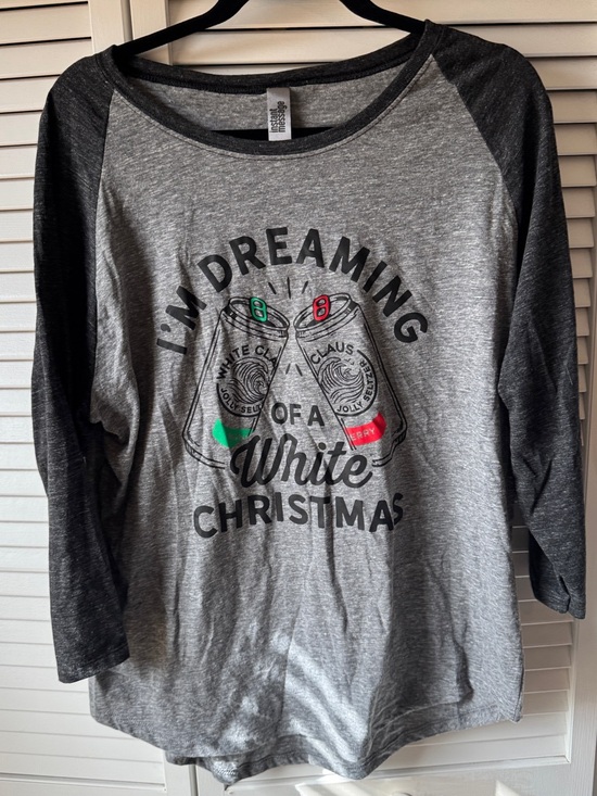 Tops - Gray Raglan Holiday Graphic Tee - 'Dreaming of a White Christmas'